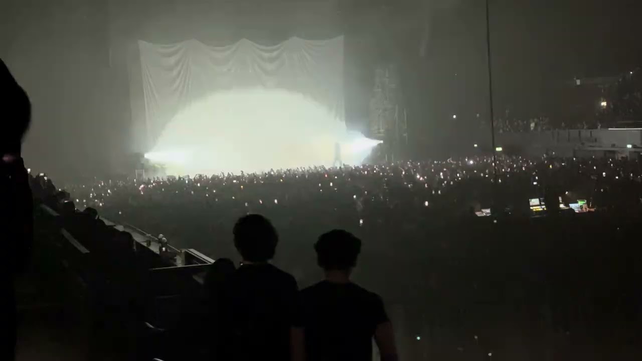 EsDeeKid performing Century live at OVO Arena London